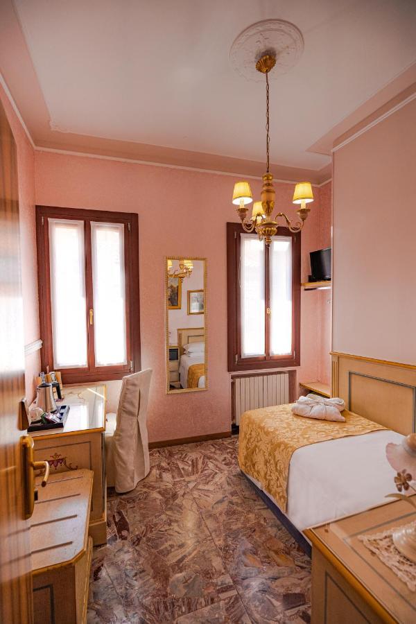 Camera Singola Standard con Bagno Privato Esterno